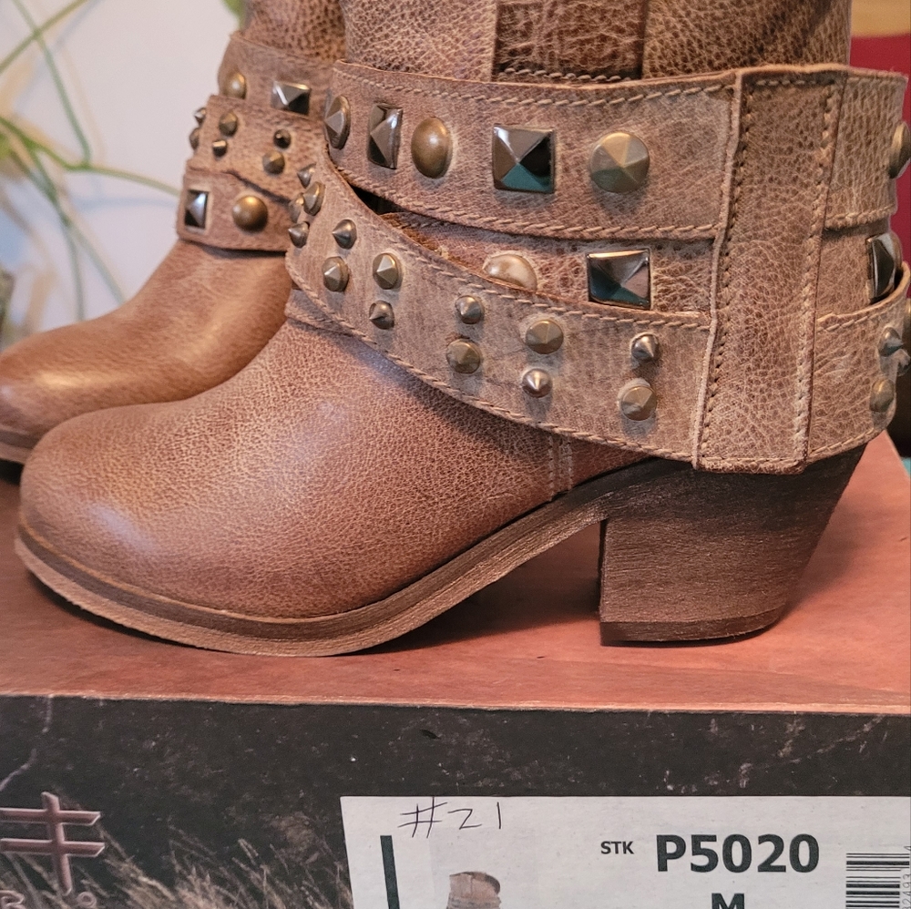 Circle G Ankle Boot - Picture 3 of 5